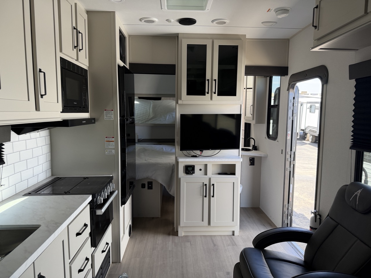 2026 Grand Design Momentum G-Class 23G - Image 9
