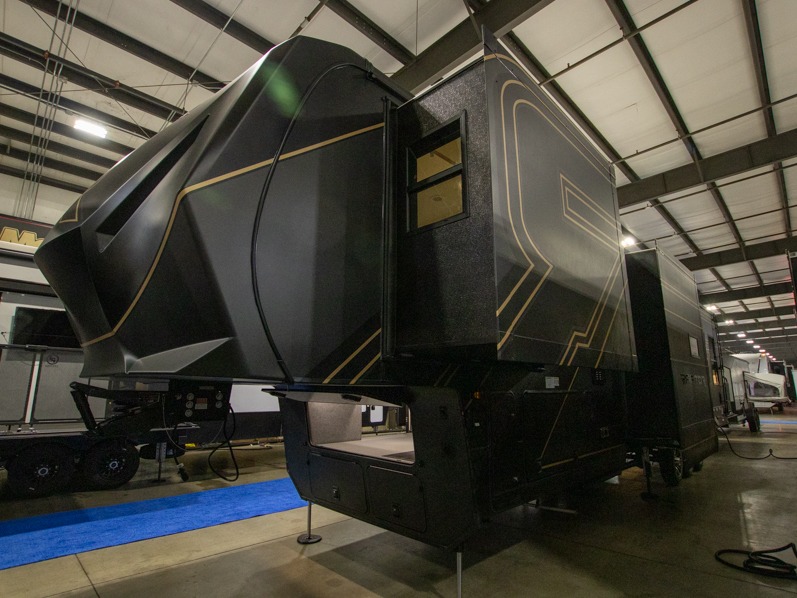 2025 Keystone Raptor 415 - Image 5