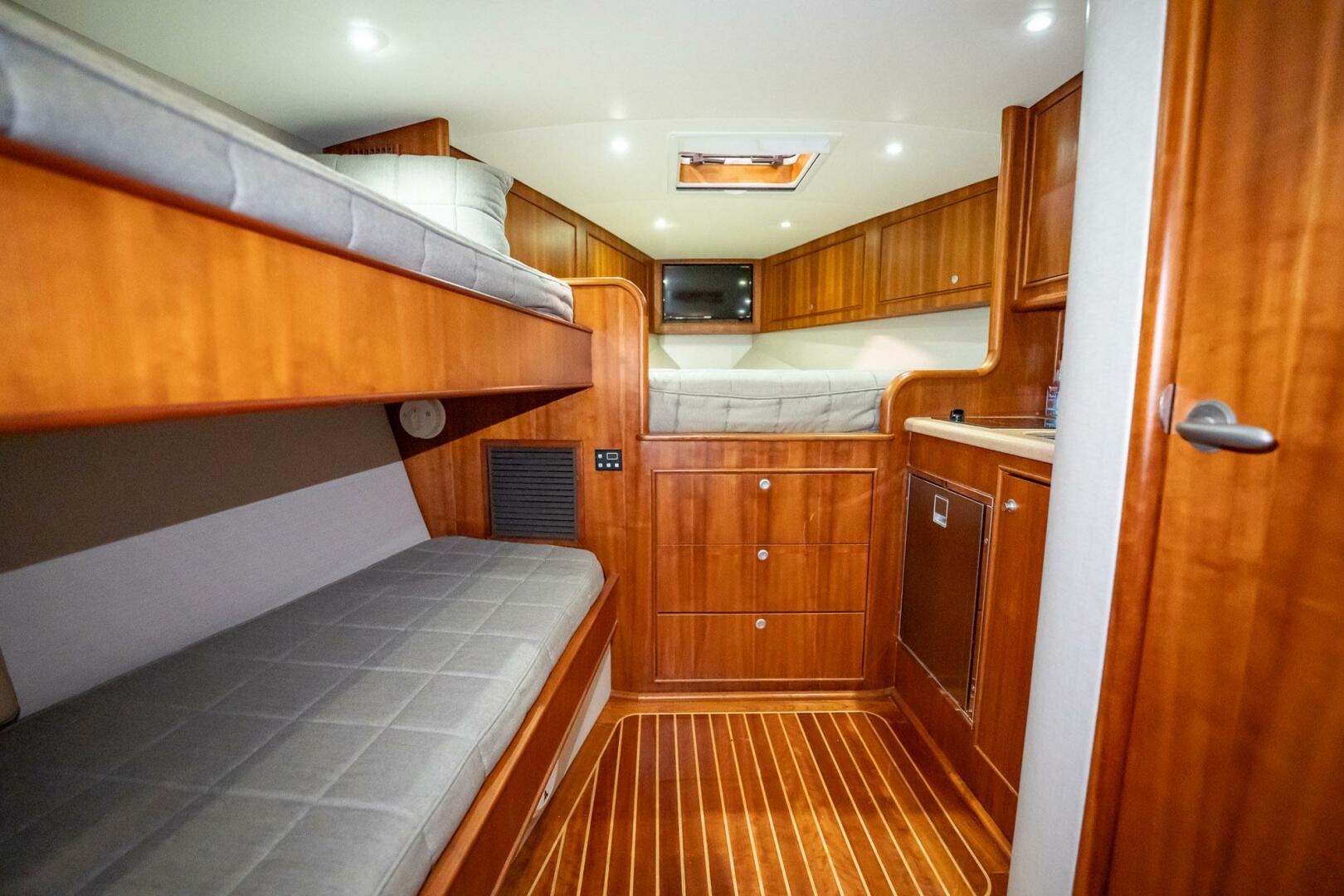 2012 Winter Custom Yachts 38 Express - Image 6