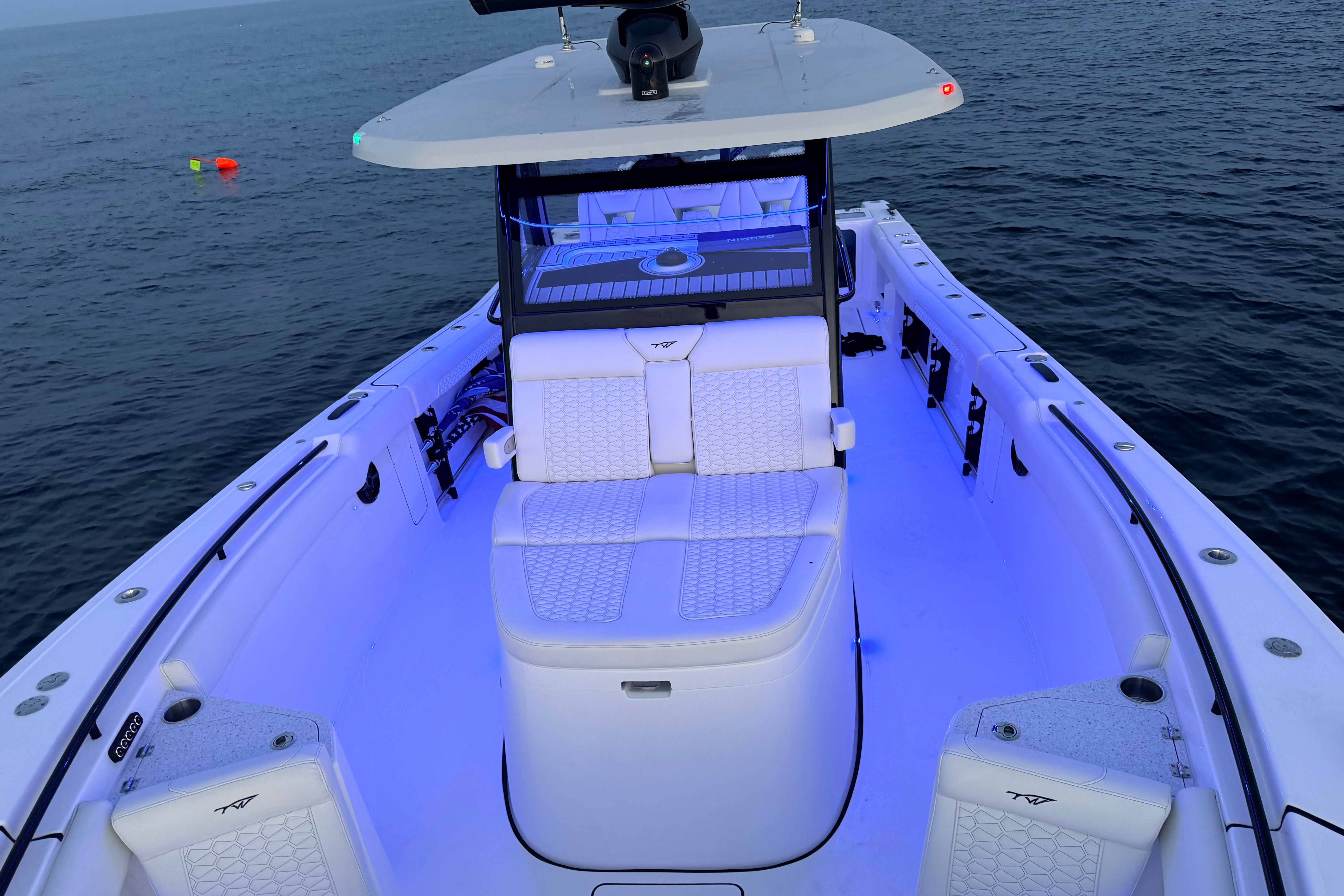 2027 Tidewater 330 CC Adventure - Image 22