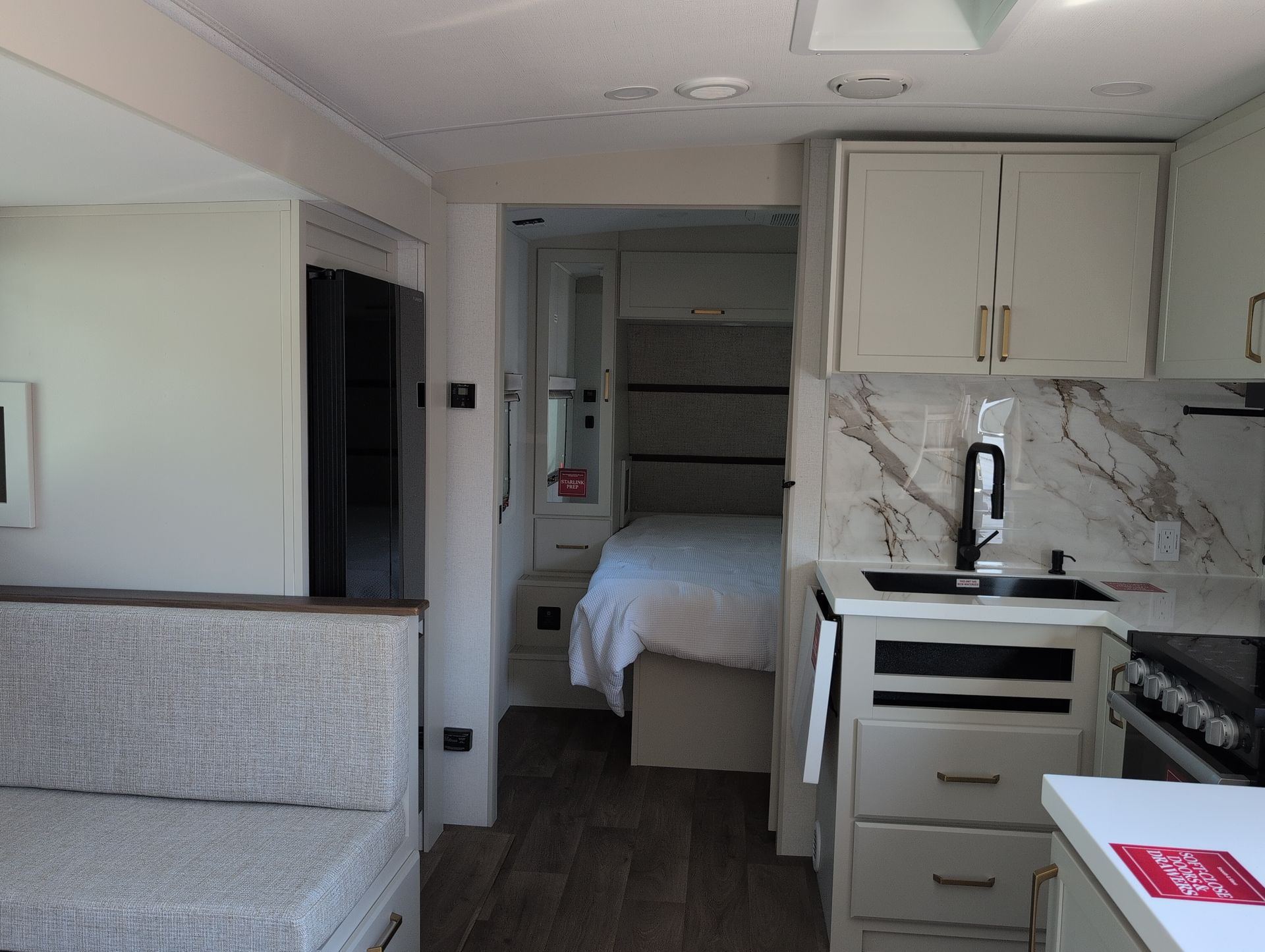 2027 Grand Design Imagine 2470BH - Image 15