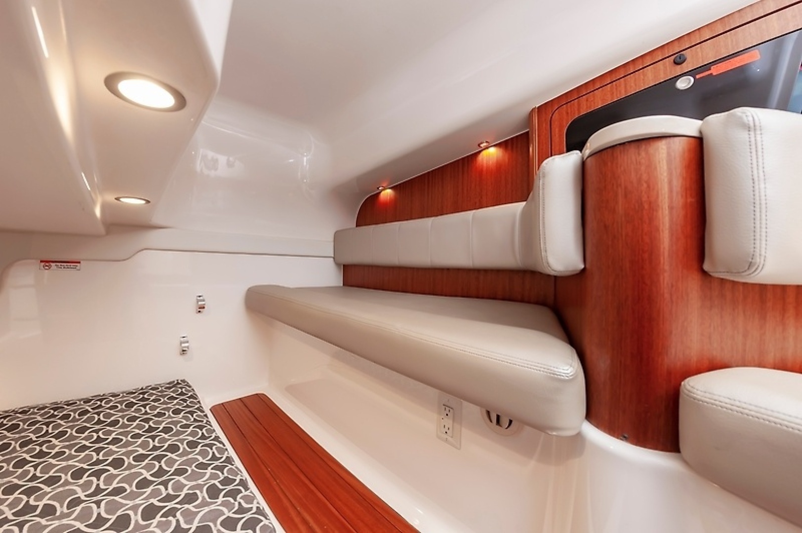 2015 PURSUIT 385 OS Base - Image 37
