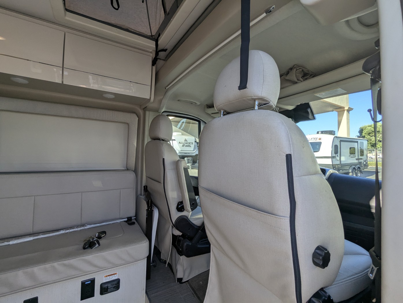 2022 Thor Motor Coach Tellaro 20J - Image 10