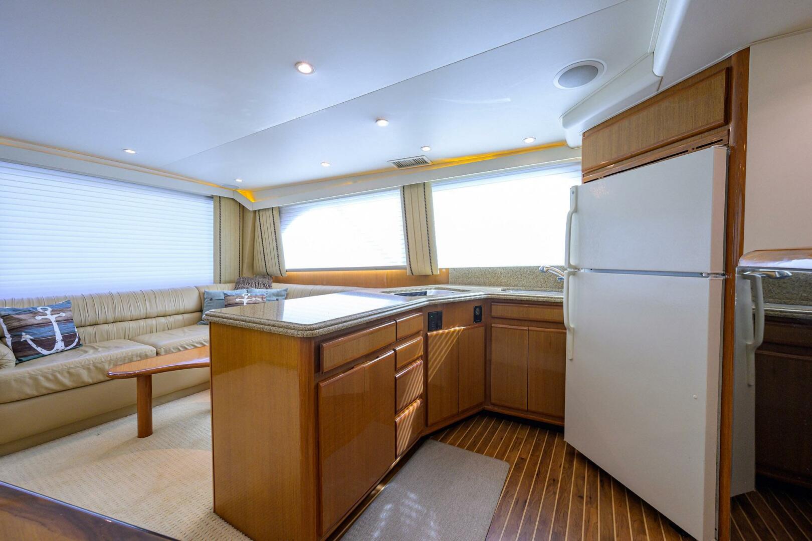 2000 Viking 50 Convertible - Image 12
