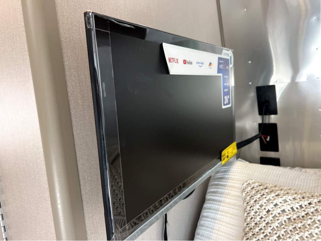 2026 AIRSTREAM CARAVEL 16RB - Image 20