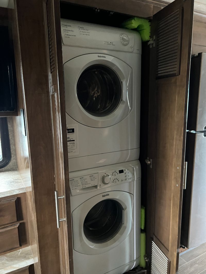 2020 Thor Motor Coach Miramar 32.2 - Image 15