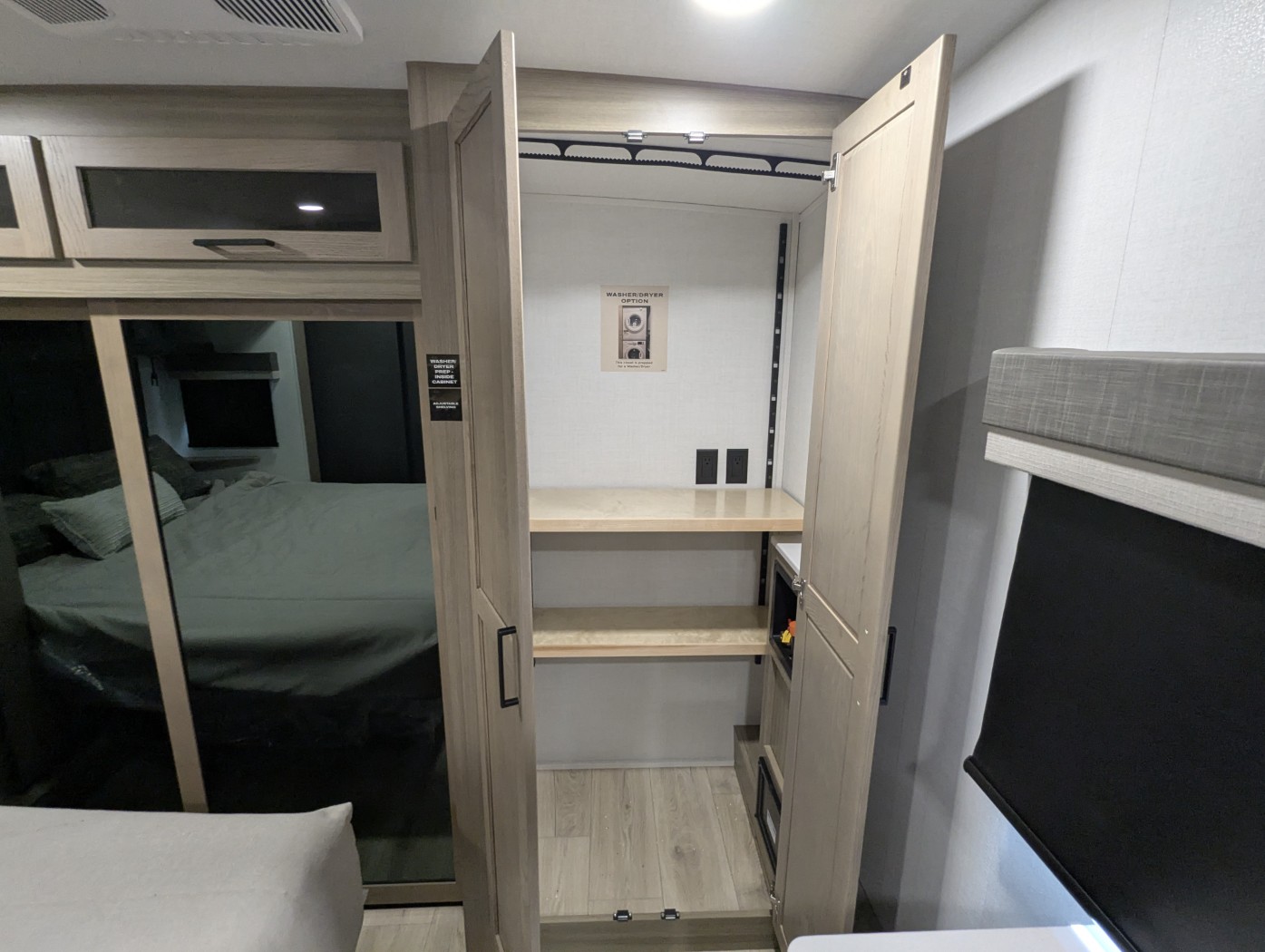 2026 Forest River Rockwood Signature R371RK - Image 10