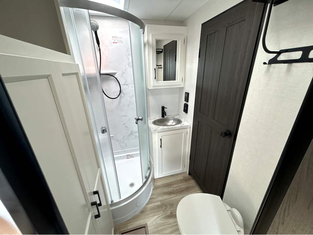 2026 VENTURE RV SPORTTREK 327VIK - Image 15