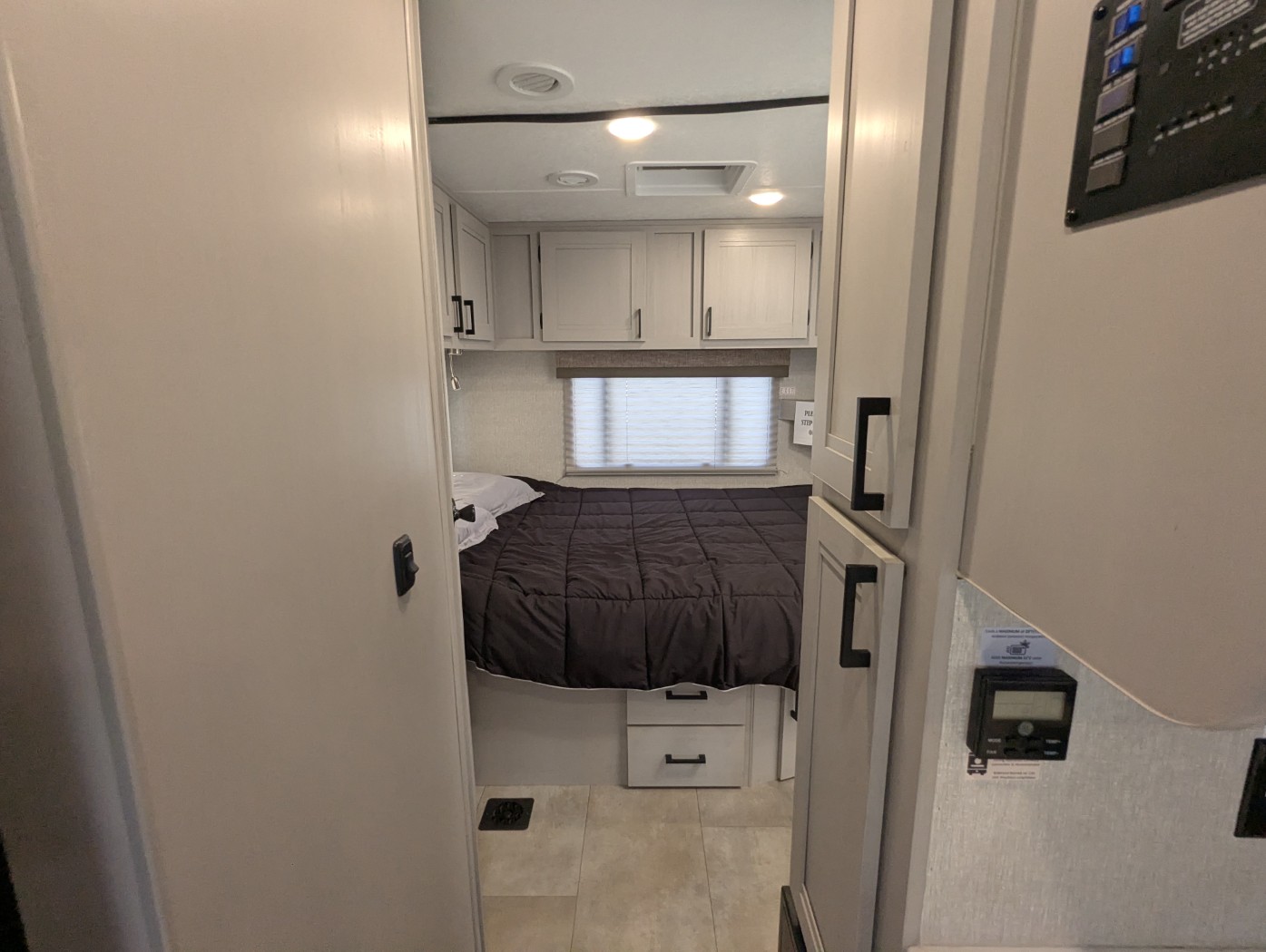 2025 Coachmen Leprechaun 260QB - Ford E-450 - Image 18