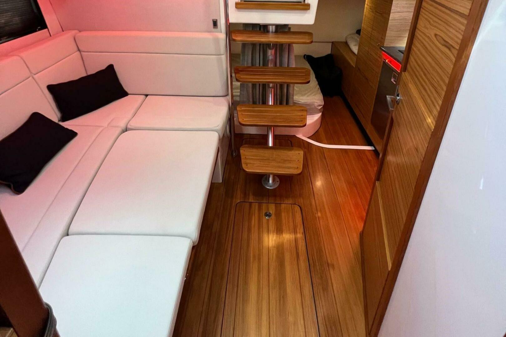 2022 Boston Whaler Conquest 405 - Image 22
