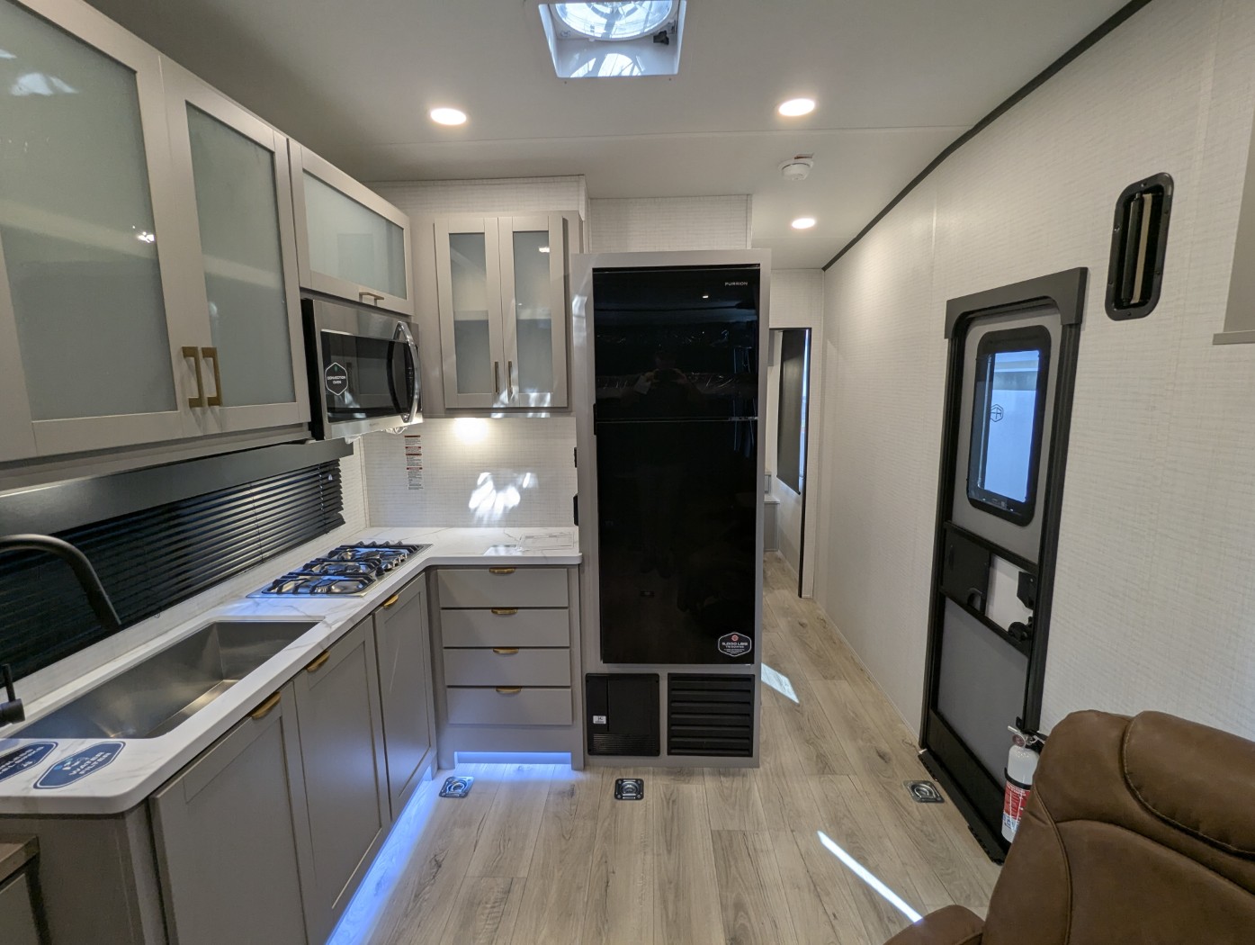 2027 FOREST RIVER STEALTH SFT2730 - Image 25