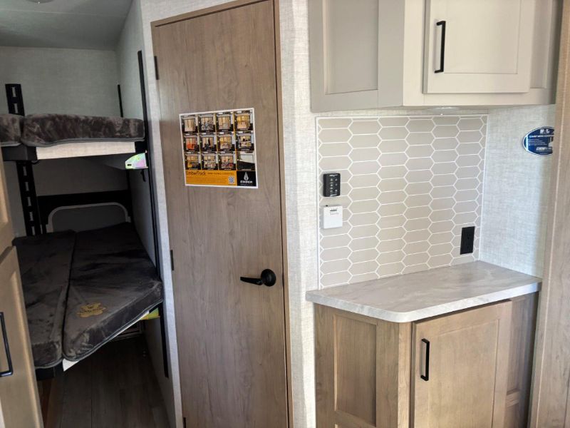 2026 Ember RV E-Series 22ETS - Image 10
