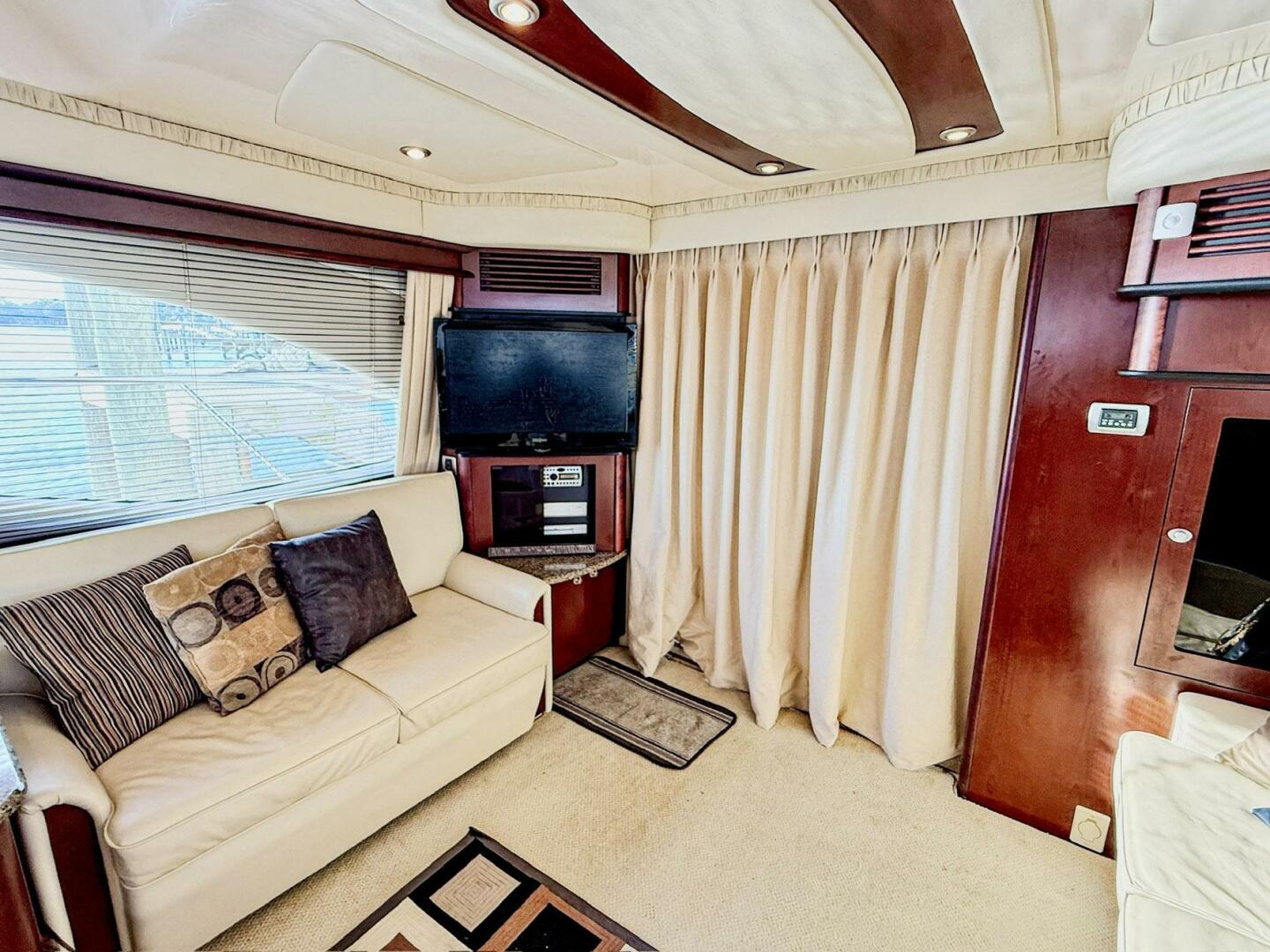 2008 Sea Ray 44 Sedan Bridge - Image 13