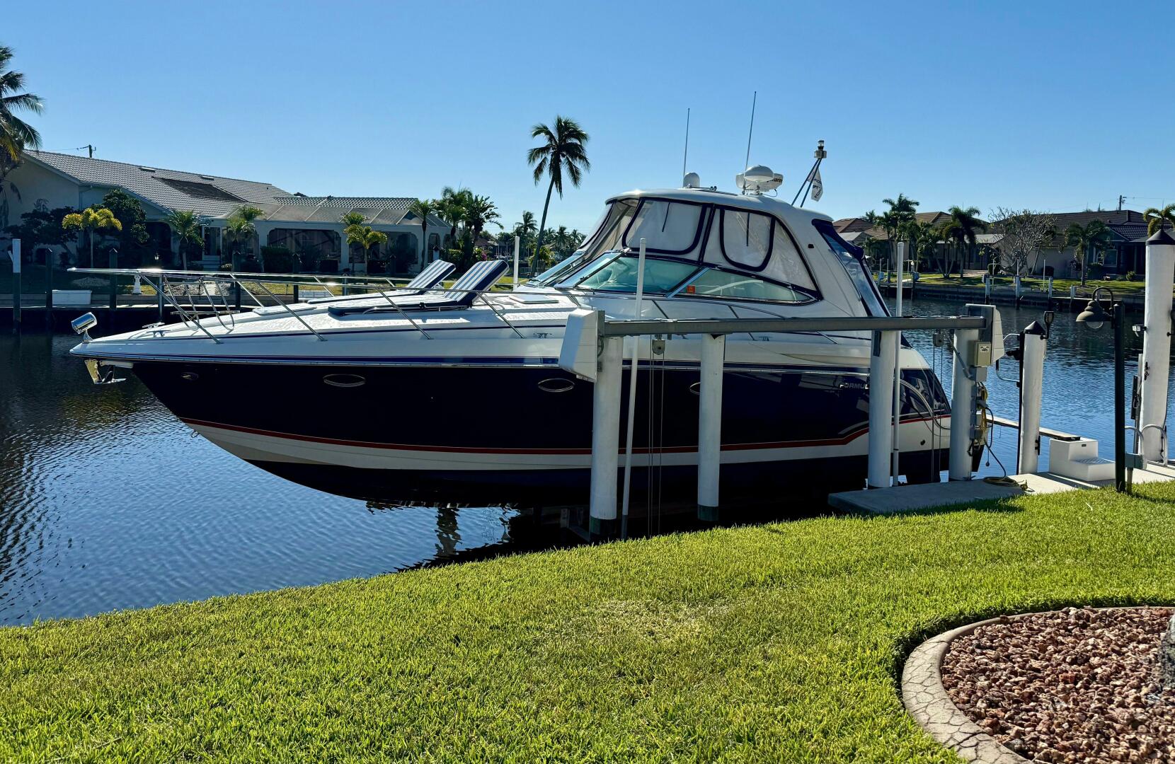 2008 Formula 37 Performance Cruiser - Image 25