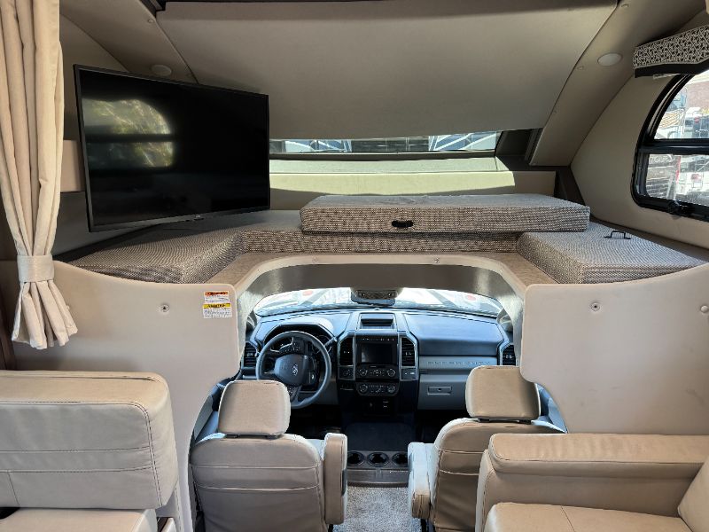 2022 Thor Motor Coach Omni RS36 - Image 4