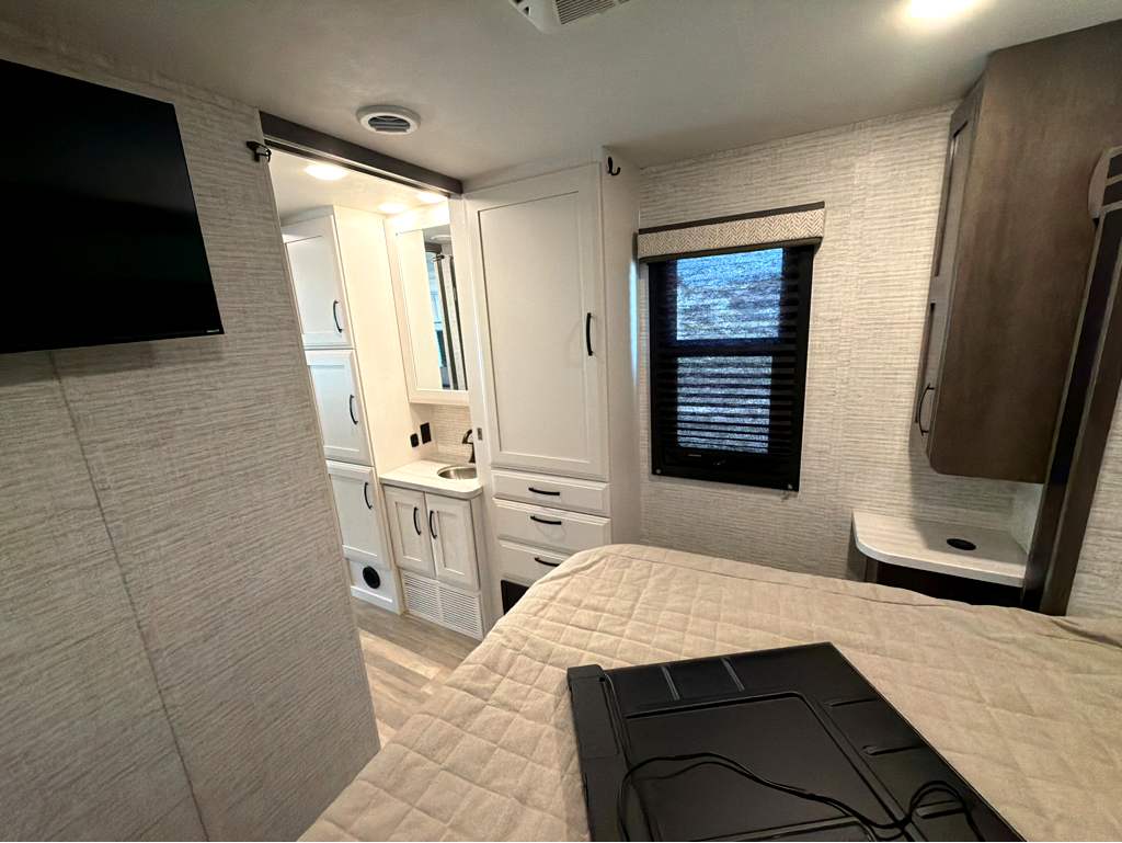 2025 ENTEGRA COACH ODYSSEY 30Z - Image 32