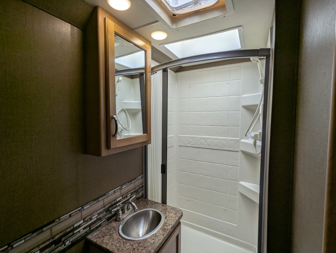 2017 Thor Motor Coach Four Winds 26B - Image 14