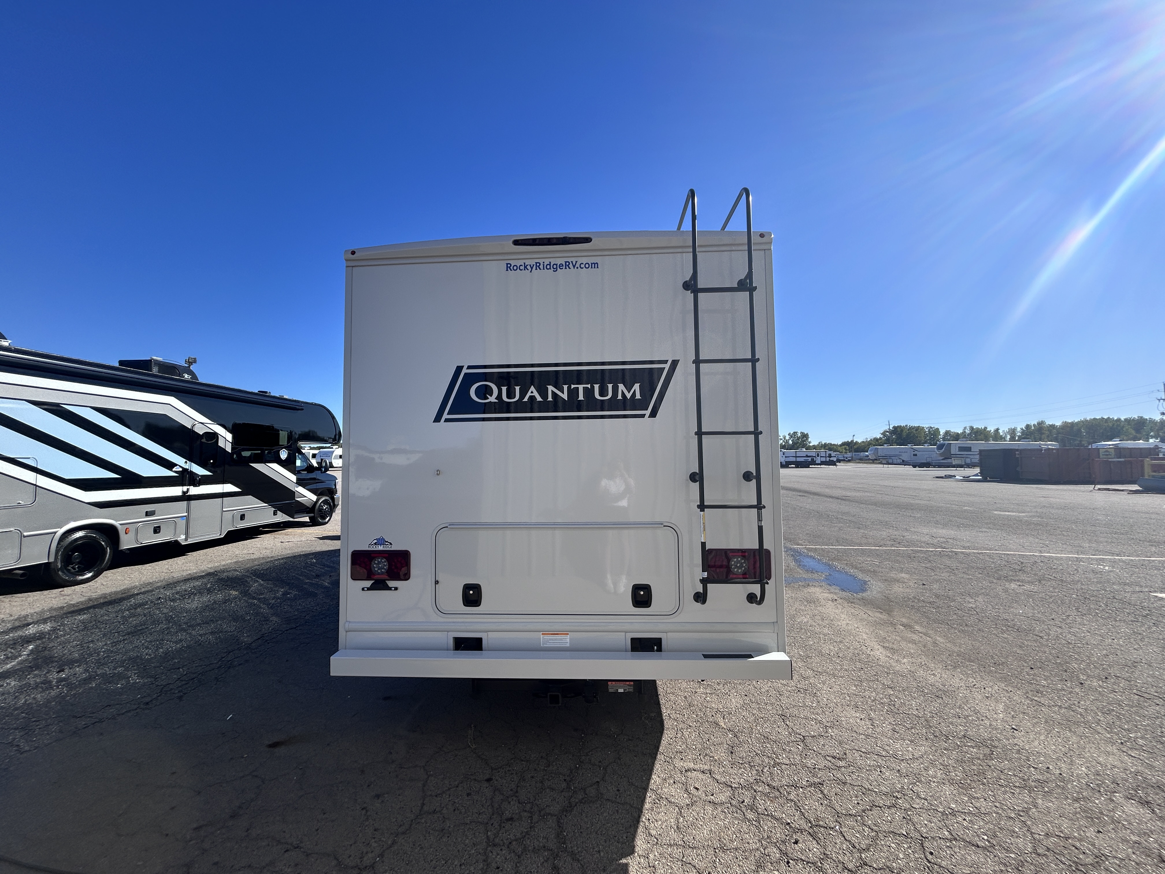 2027 Thor Motor Coach Quantum LC28 - Image 7