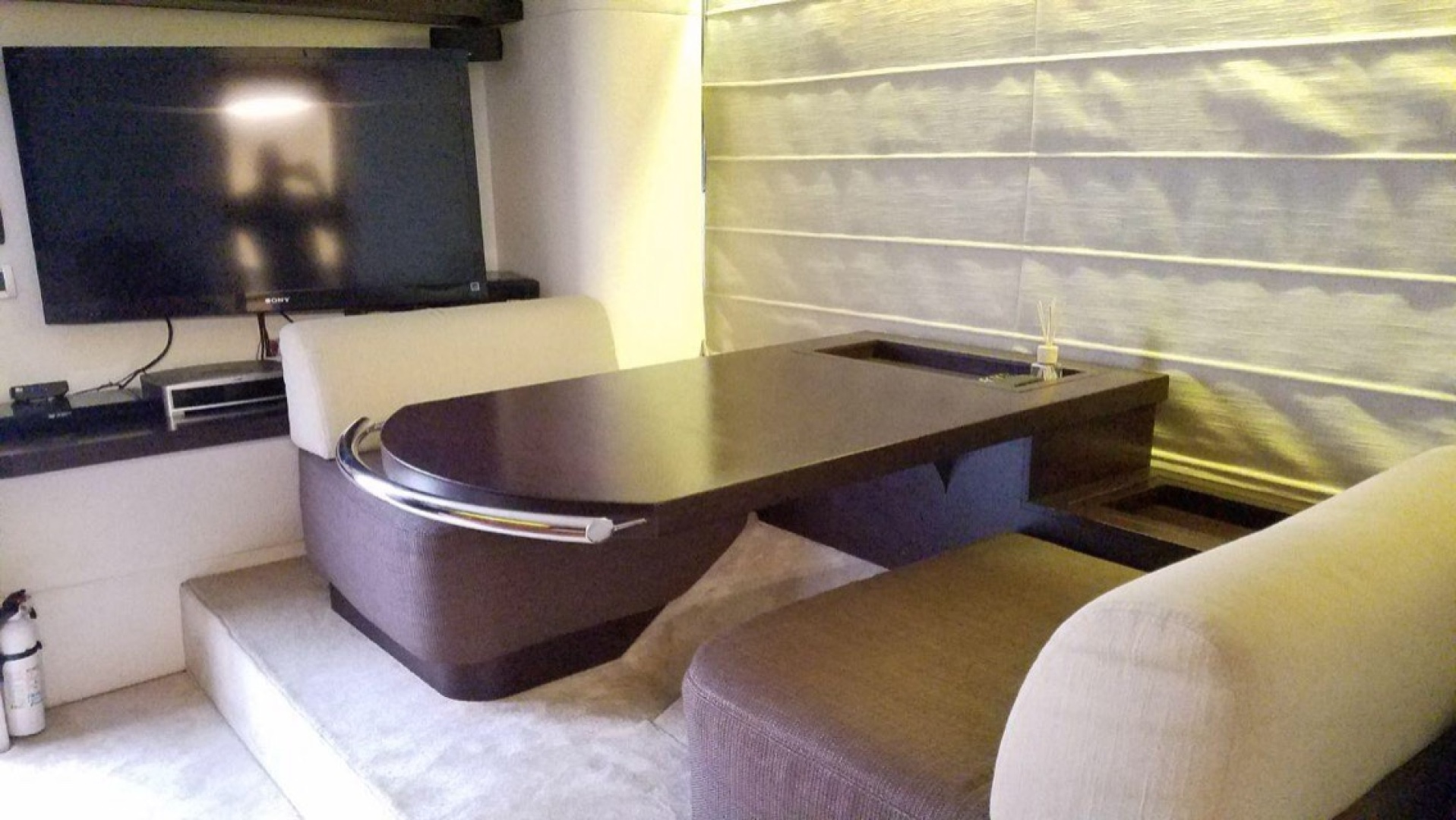 2007 Azimut 68S - Image 5