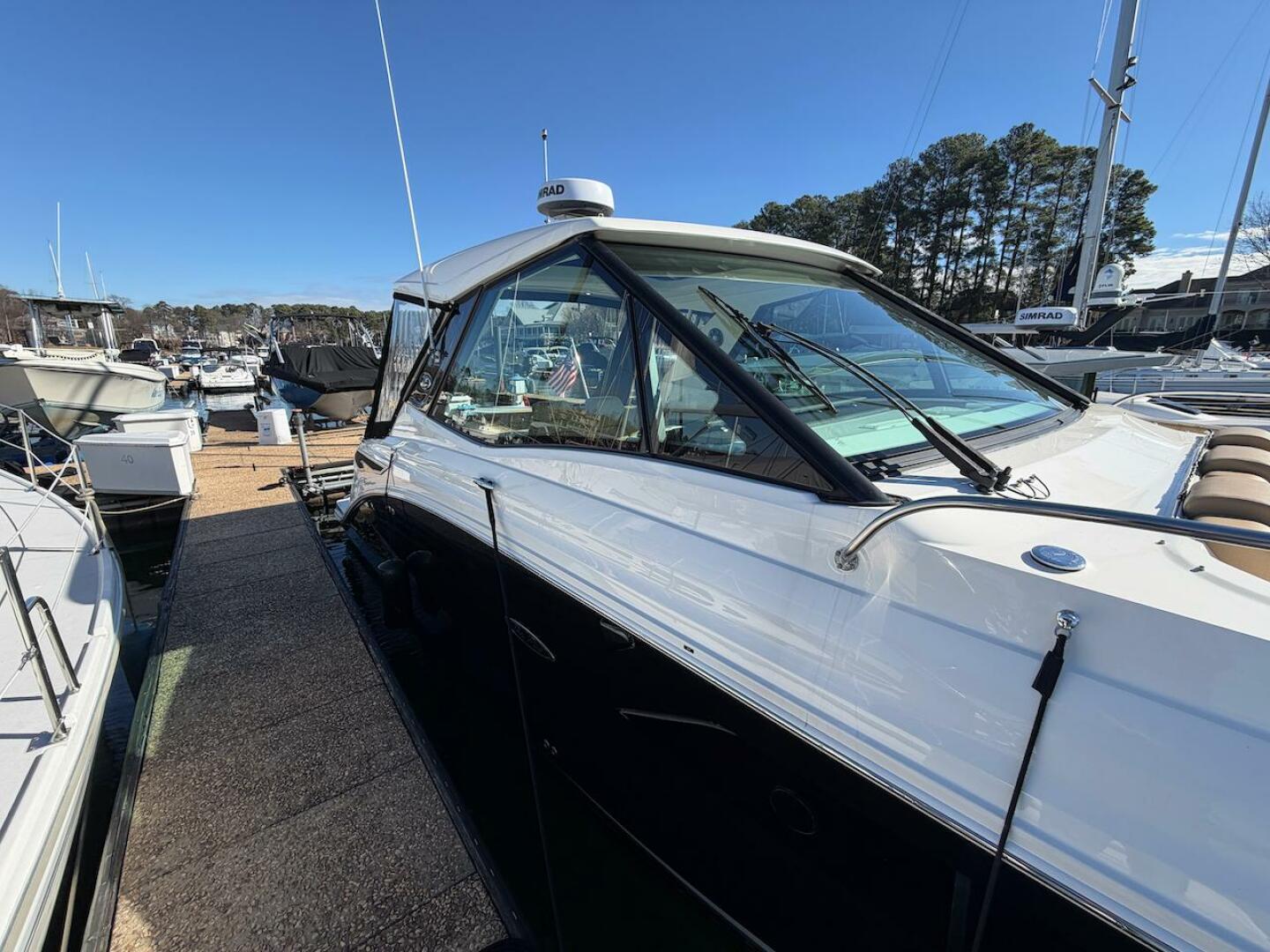 2023 Sea Ray 320 Outboard - Image 11