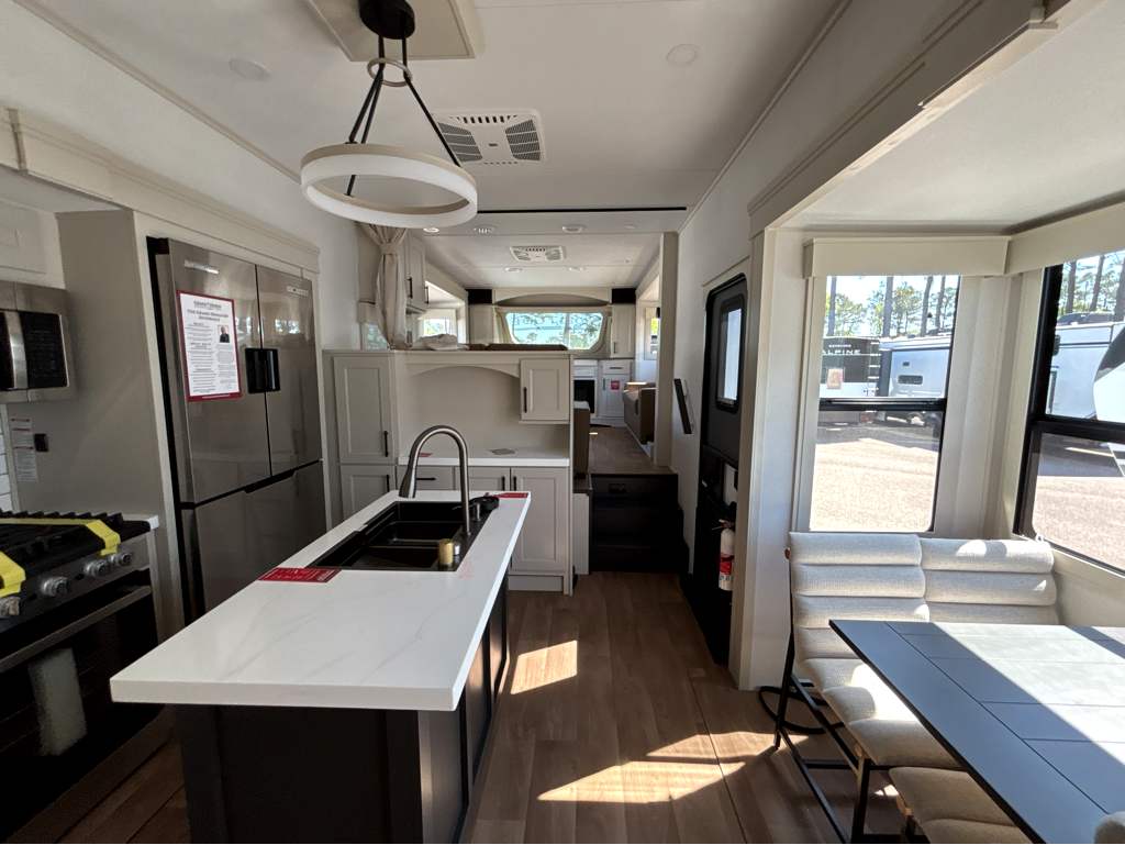 2026 GRAND DESIGN SOLITUDE 380FL - Image 22