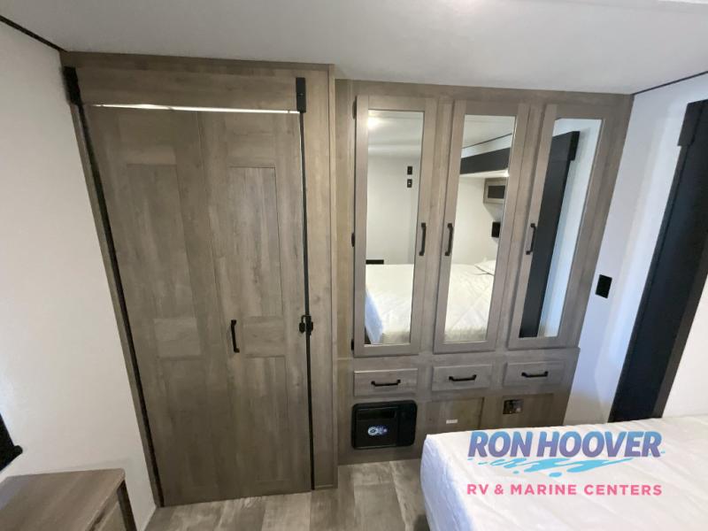 2026 PALOMINO 402LFT - Image 40