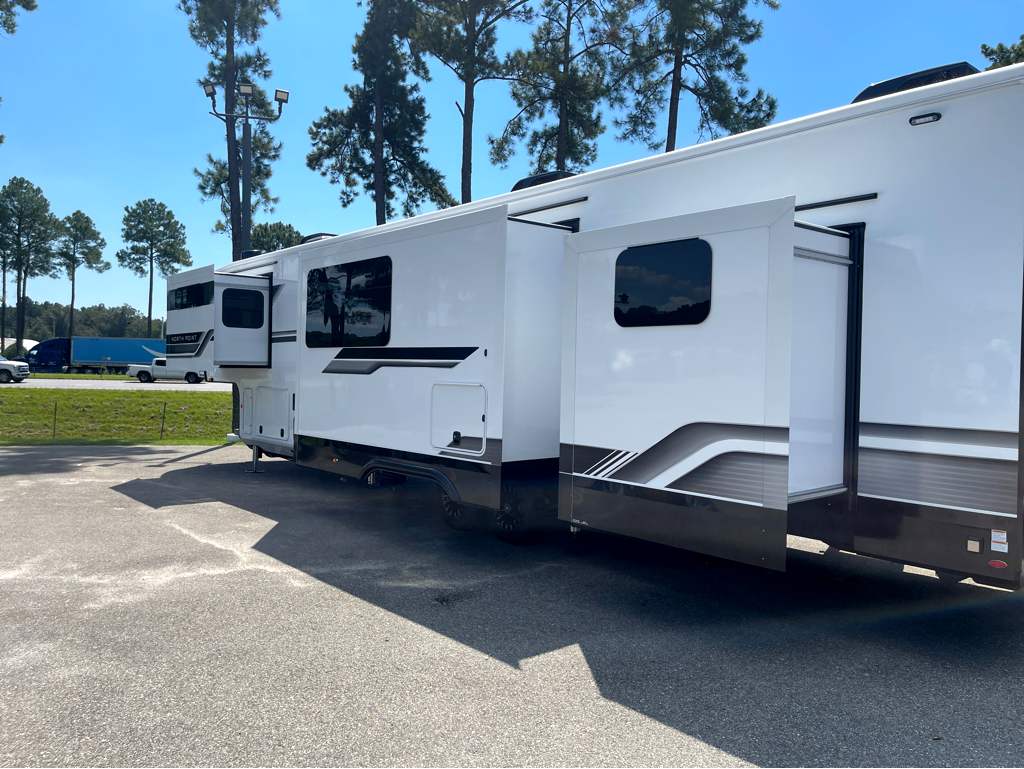 2027 JAYCO NORTH POINT 375TBDB - Image 5