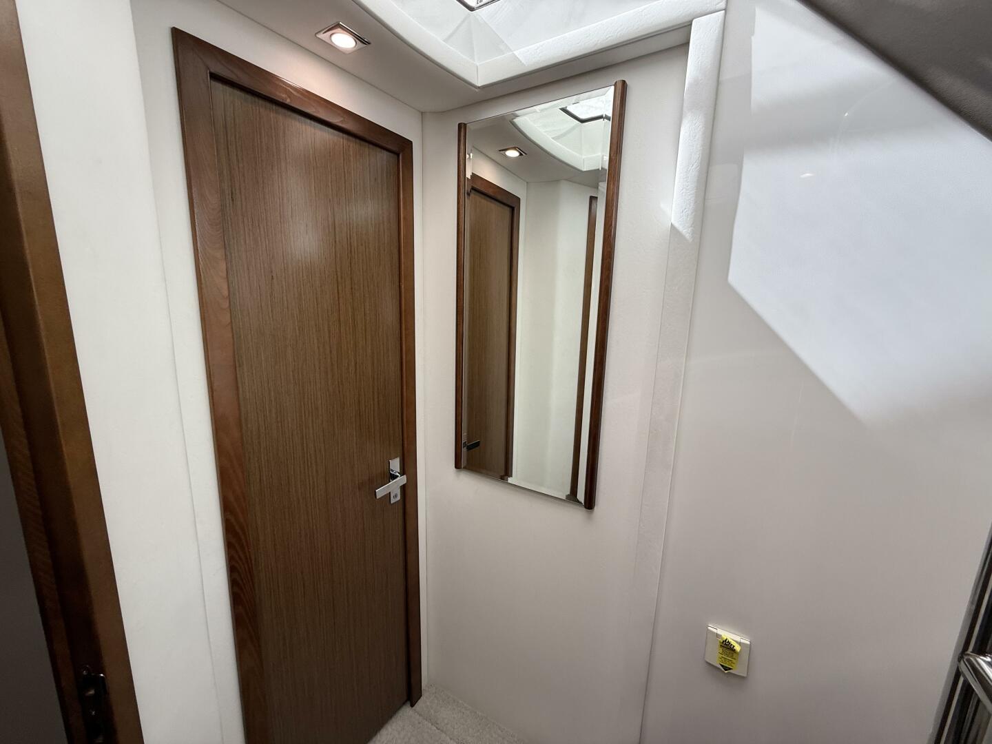 2014 Cruisers Yachts 45 Cantius - Image 19