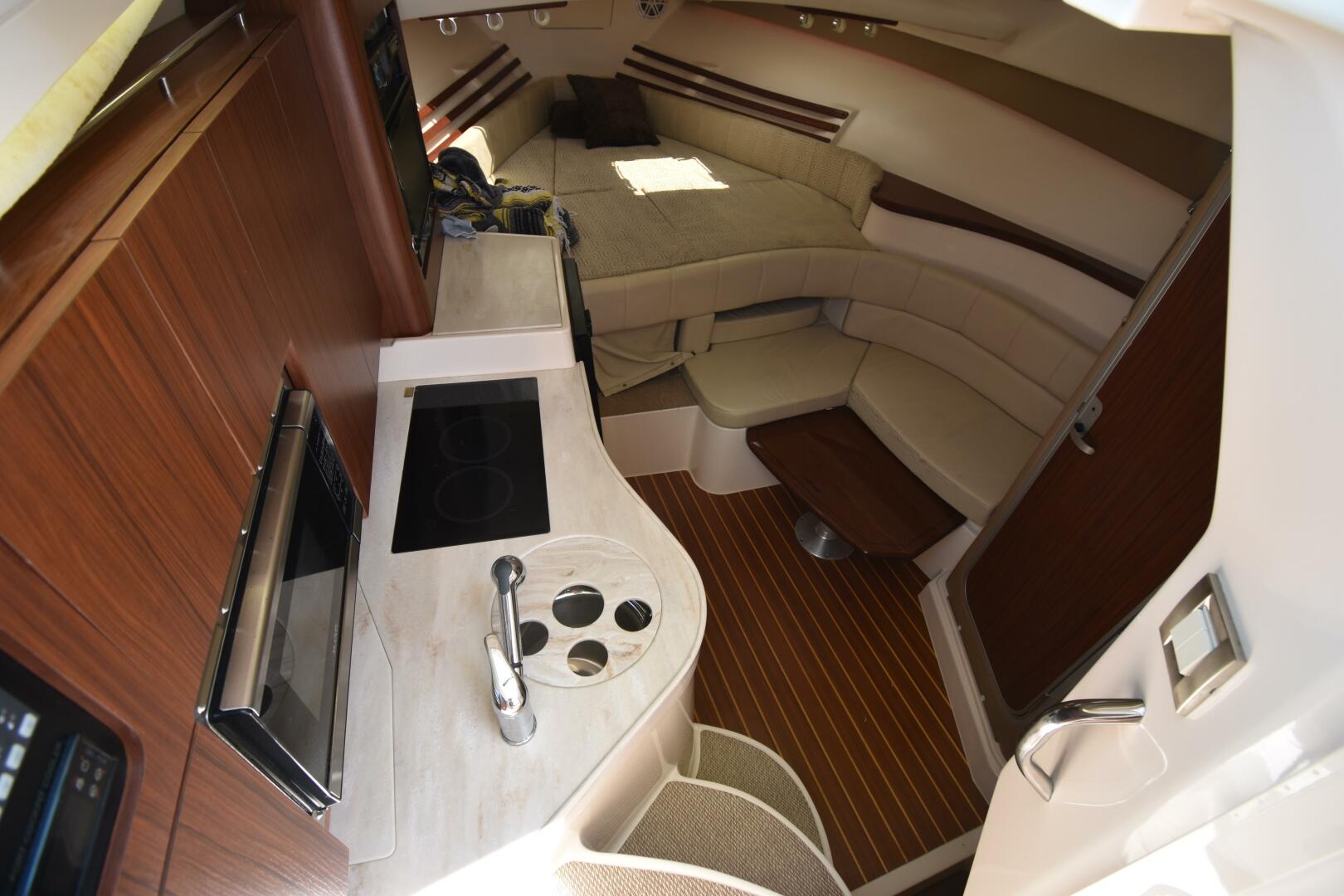 2016 Grady-White 330 Express - Image 4