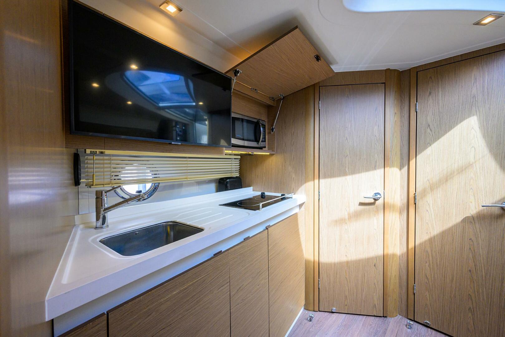 2003 Jupiter 31 Cuddy - Image 24