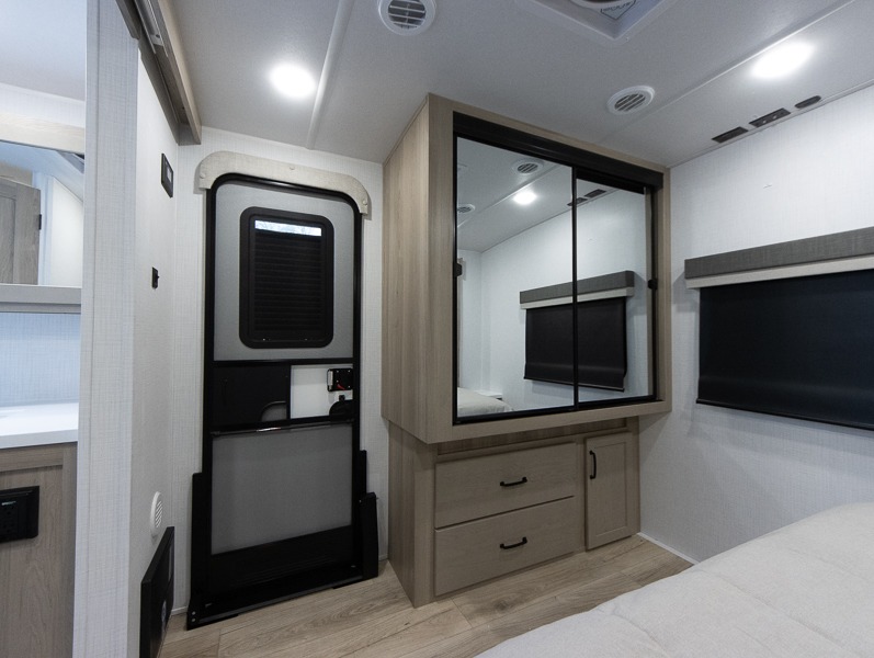2025 Forest River Rockwood Mini Lite 2516S - Image 15