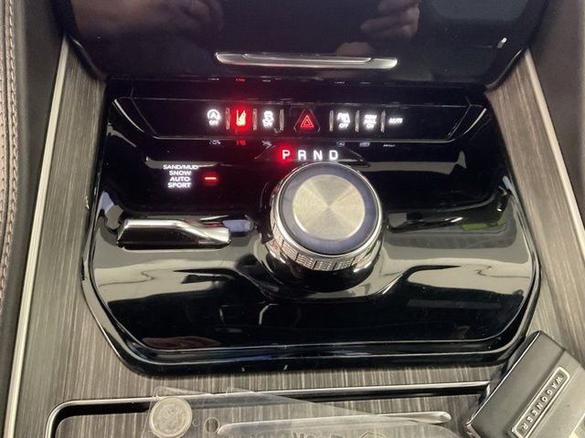 2024 Jeep Wagoneer Utility 4D Series III 4WD - Image 25