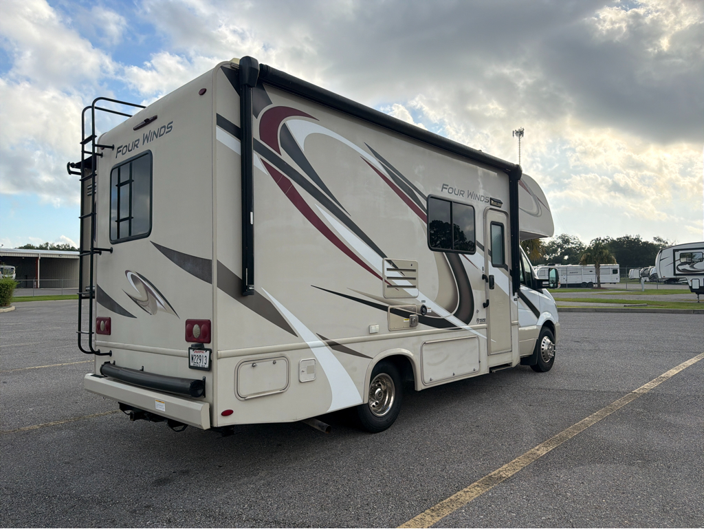 2019 Thor Motor Coach FOUR WINDS 24WS - Image 4