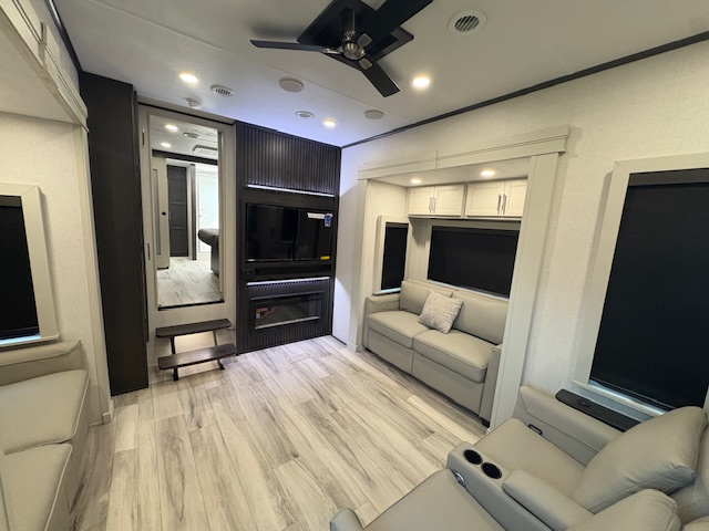 2026 Keystone Alpine 3820FK - Image 12