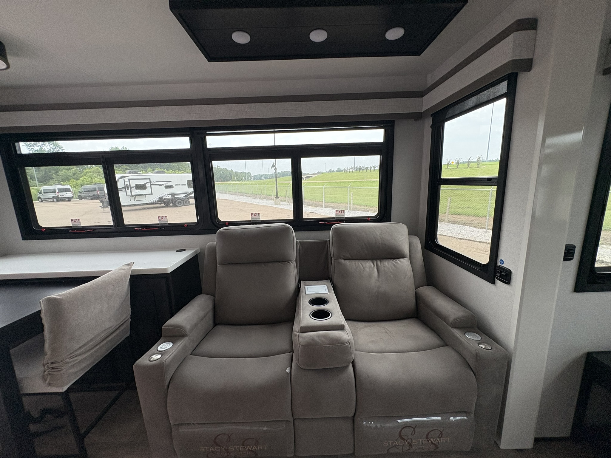 2027 JAYCO PINNACLE 32RLTS - Image 26