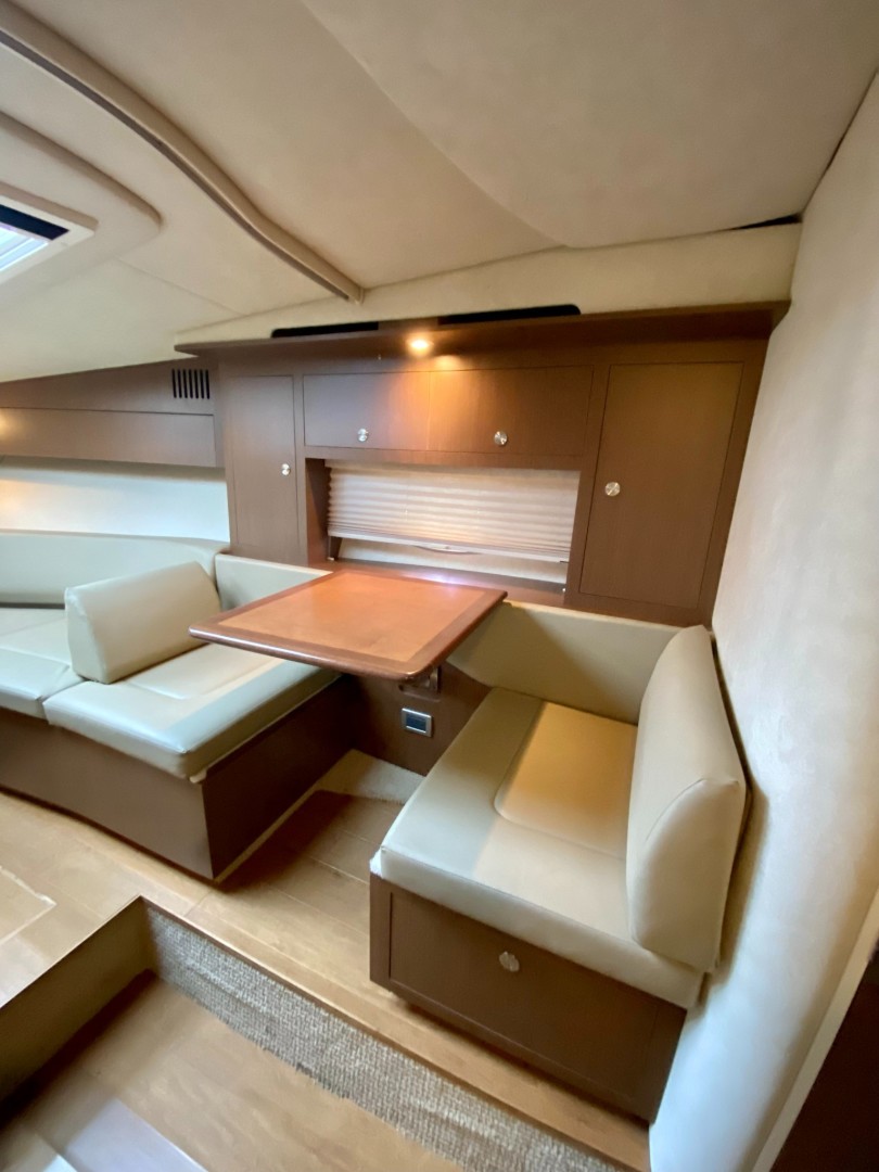 2013 Sea Ray 310 Sundancer - Image 18