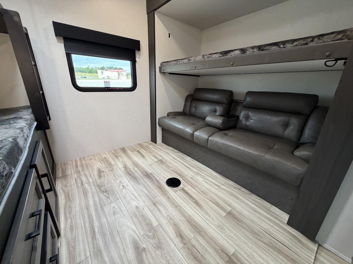 2026 VENTURE RV SPORTTREK 327VIK - Image 48