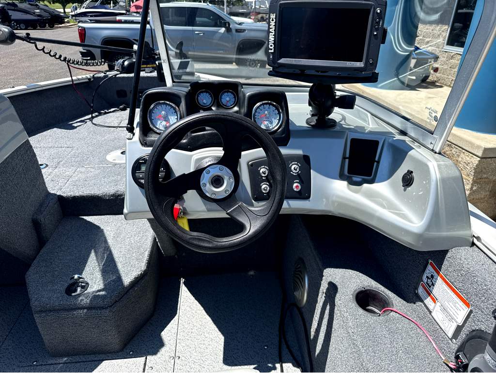 2018 Tracker Pro Guide V165 - Image 14