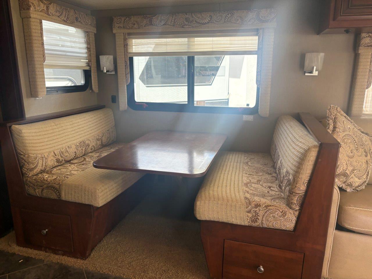 2014 Newmar Bay Star 3309 - Image 25