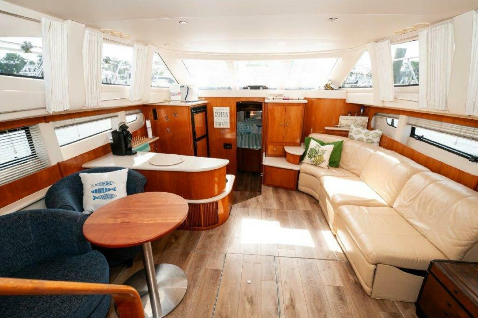 2002 Carver 444 Cockpit Motor Yacht - Image 2