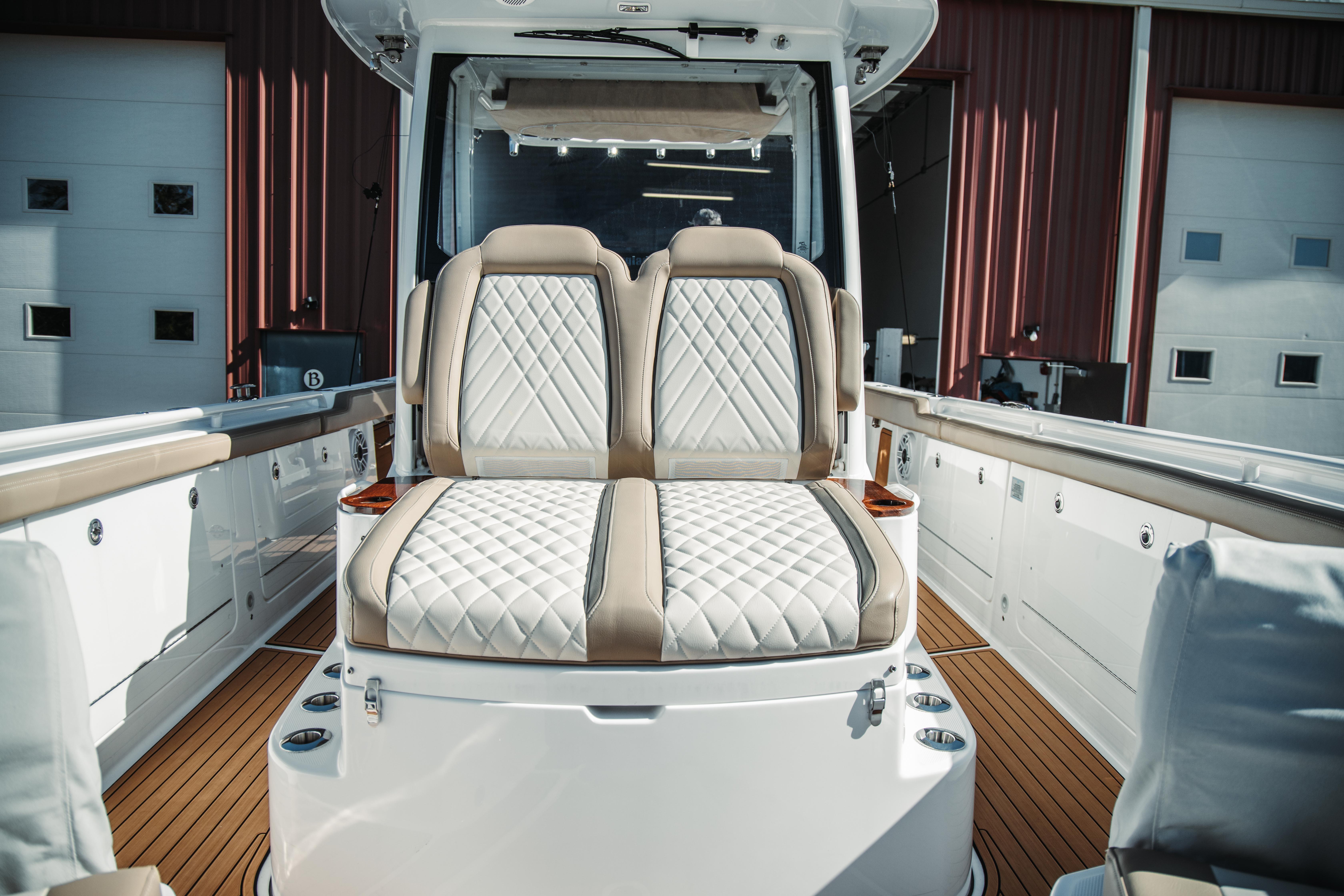 2024 Everglades 315 Center Console Standard - Image 50