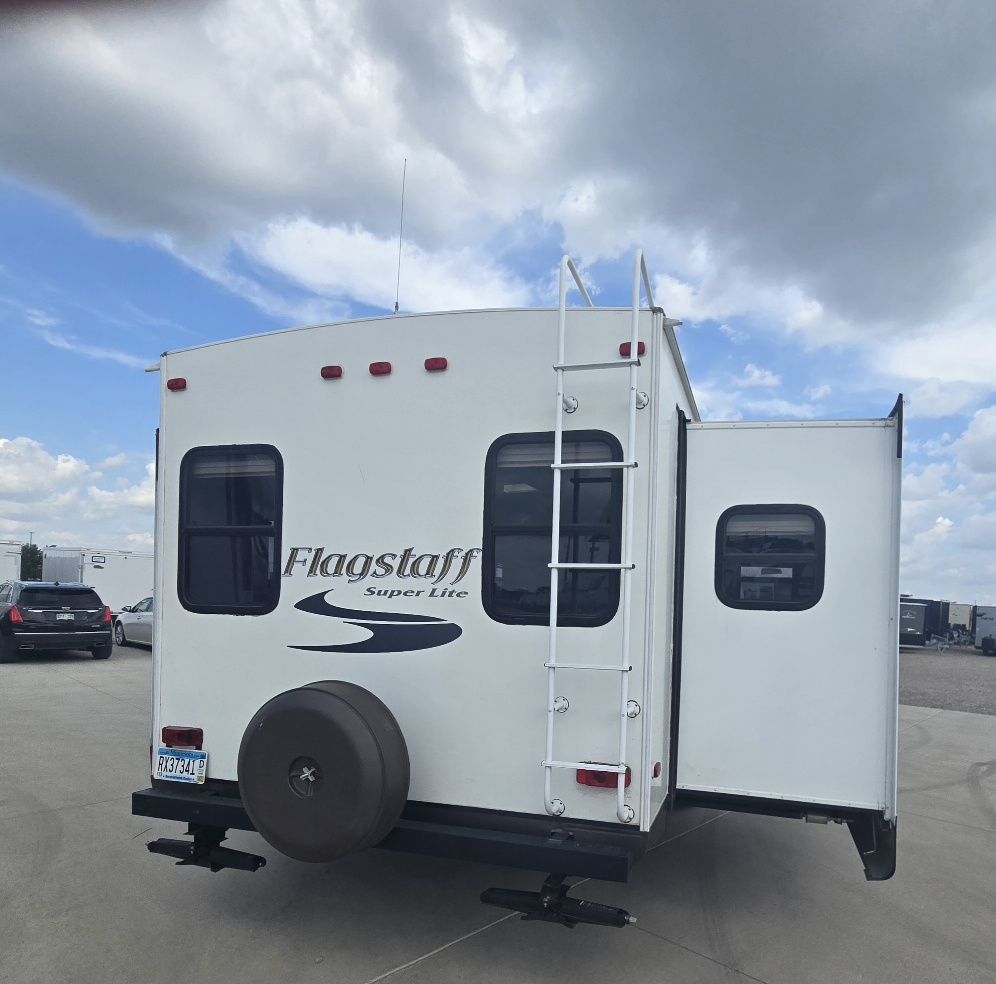 2014 Forest River Flagstaff Super Lite 27RLWS - Image 4