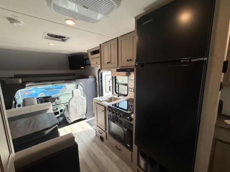2026 Forest River Sunseeker LE 2250SLEF - Image 8