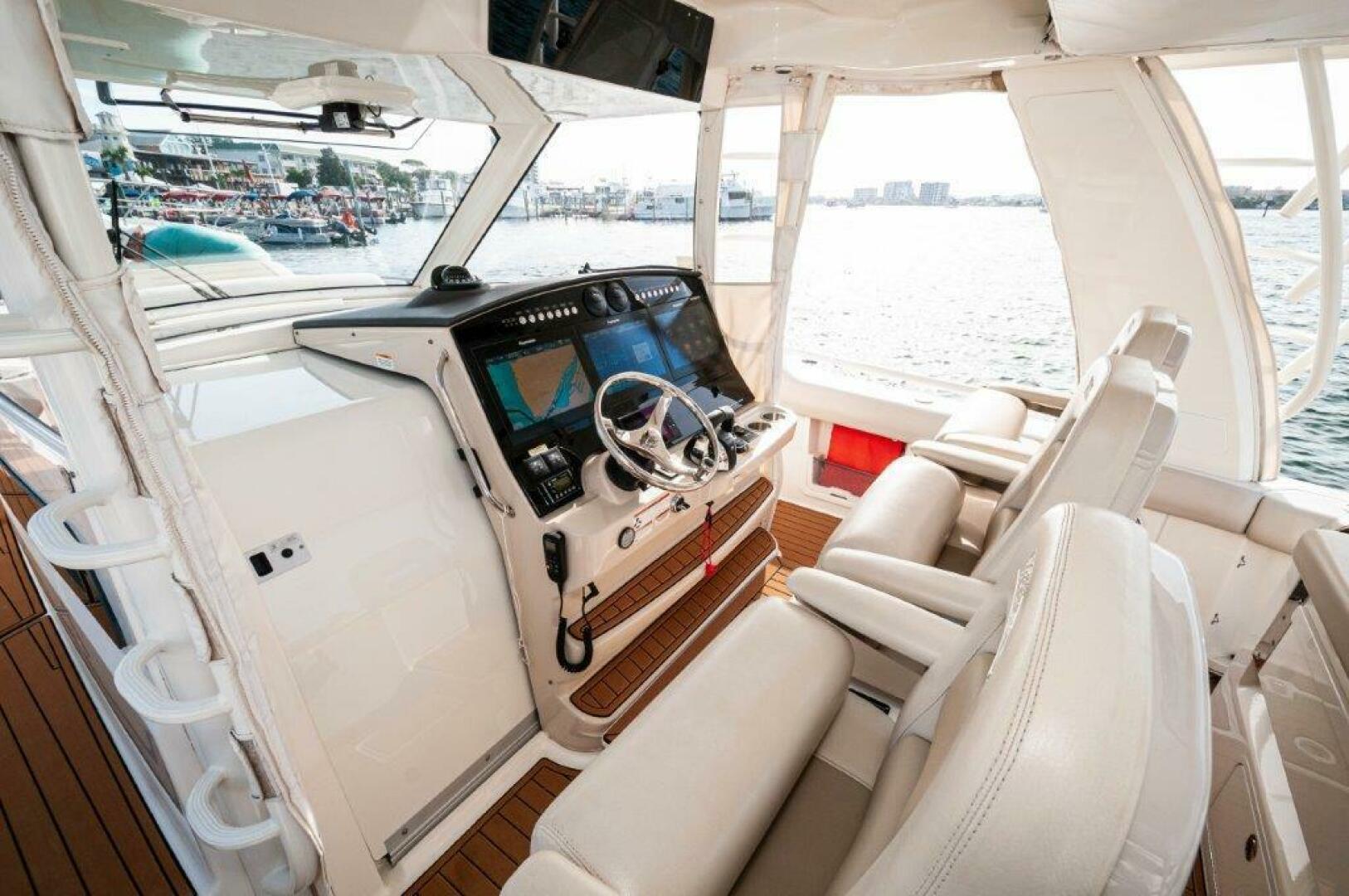 2018 Boston Whaler 420 Outrage - Image 16