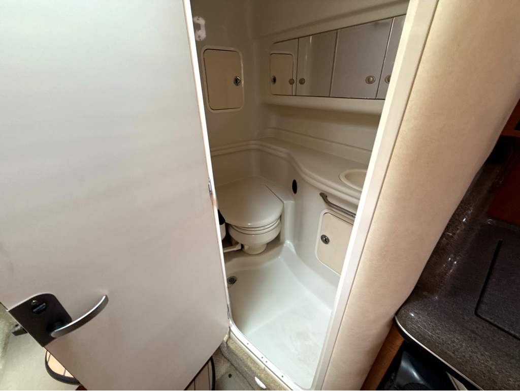 2006 Sea Ray 320 Sundancer - Image 14