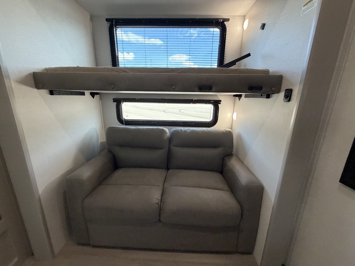 2027 JAYCO NORTH POINT 361RLBH - Image 38