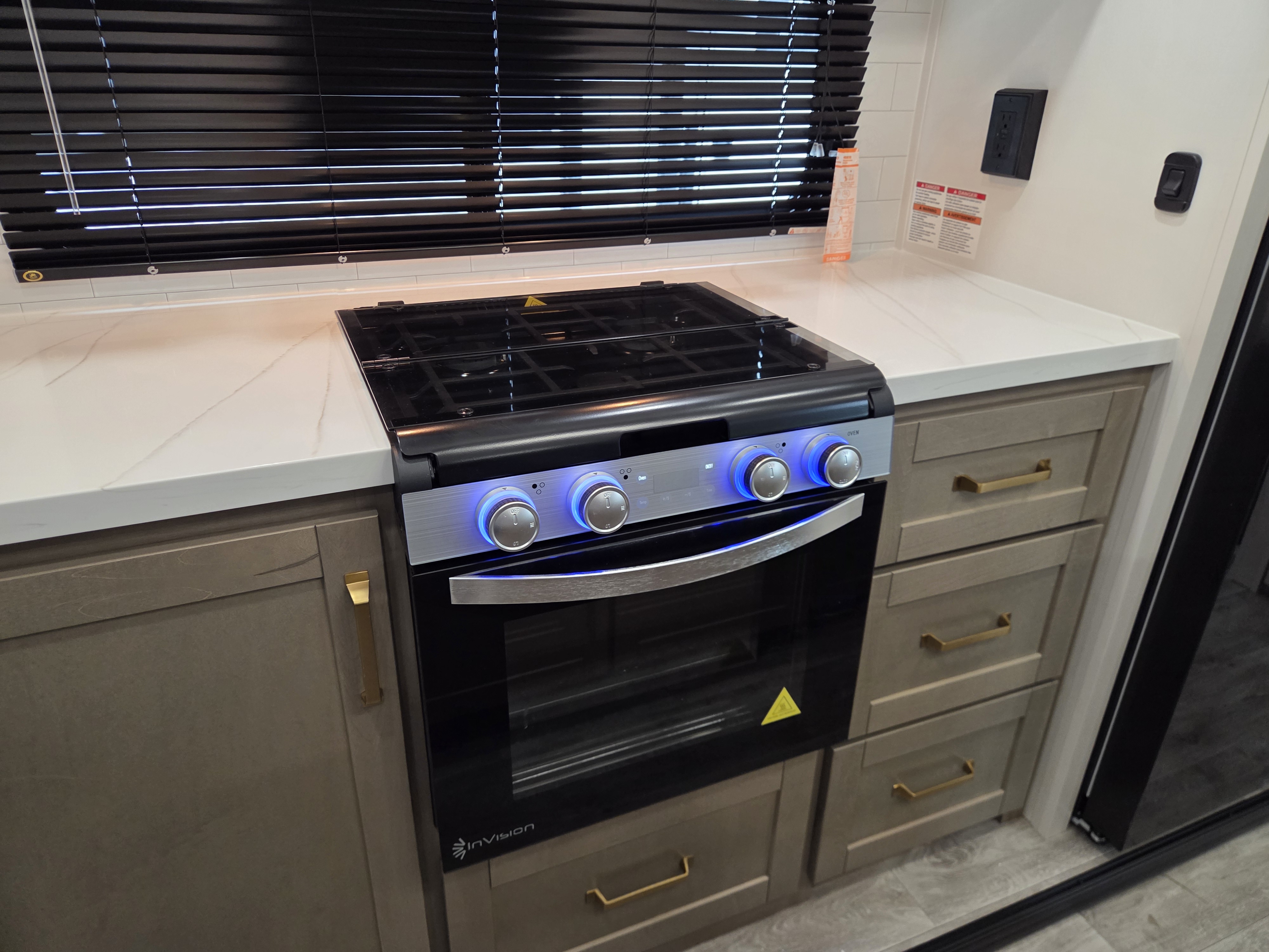 2027 Jayco Eagle 321RSTS - Image 8
