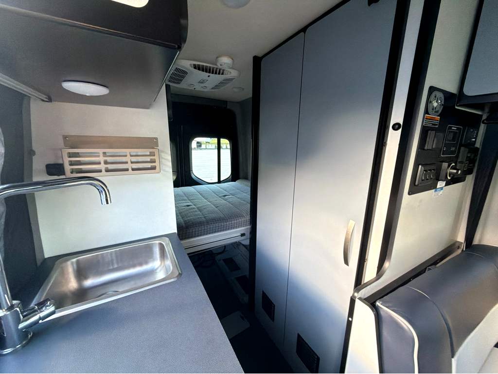 2023 WINNEBAGO REVEL 44E - Image 15