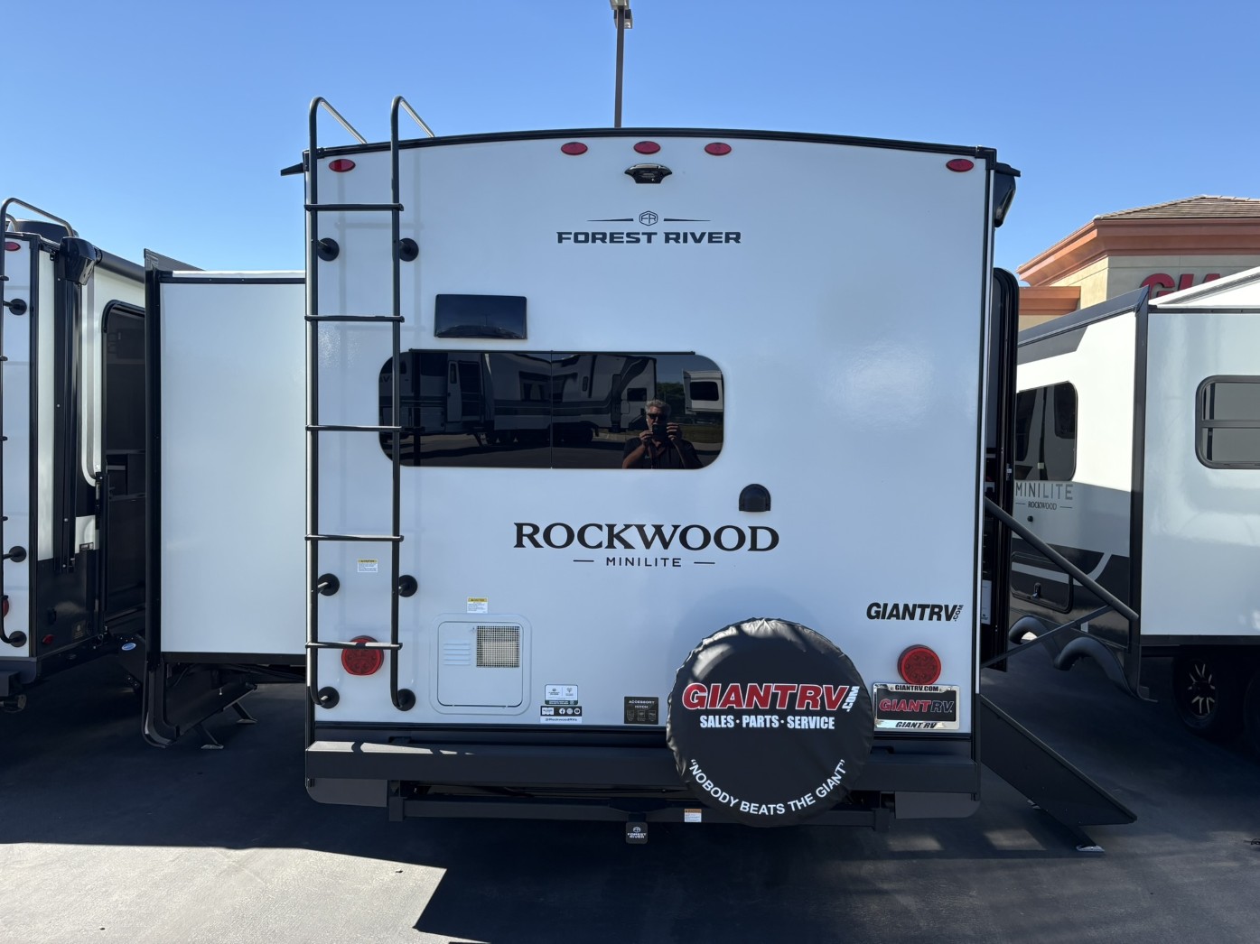 2027 Forest River Rockwood Mini Lite 2515S - Image 4