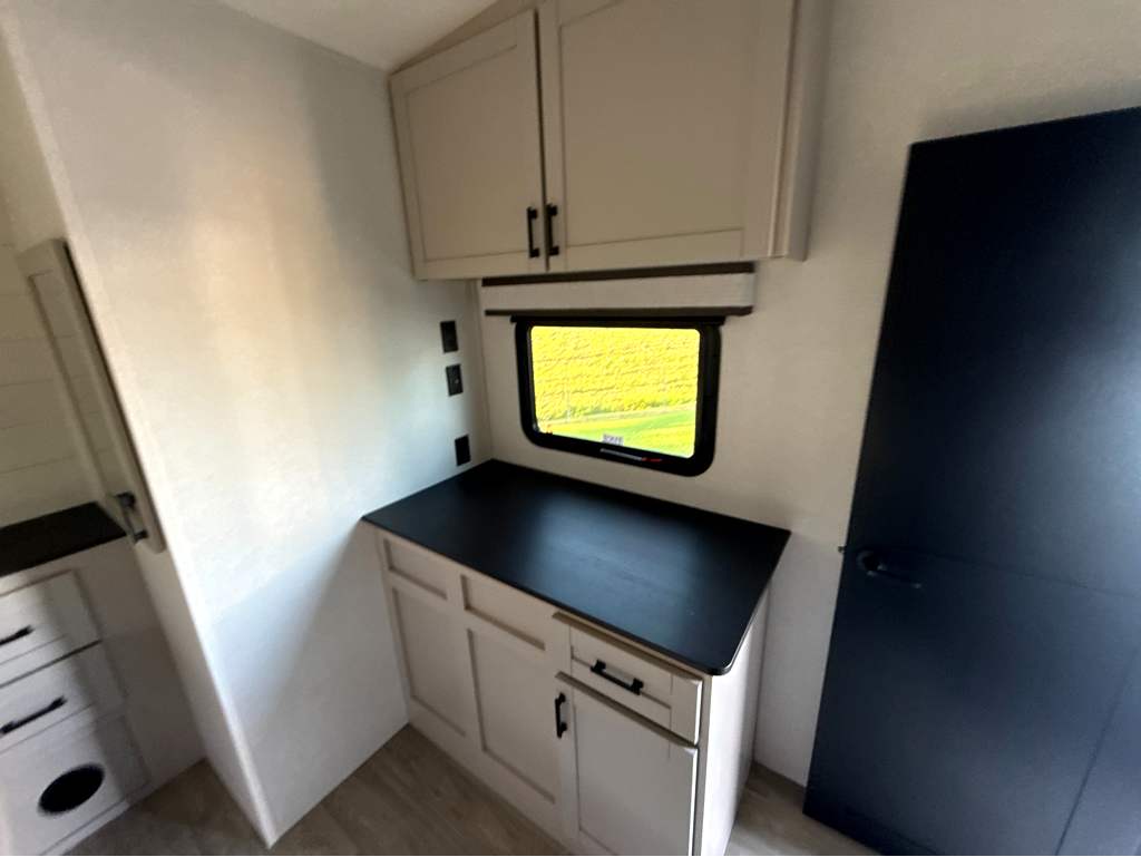 2027 JAYCO SEISMIC 265 - Image 24